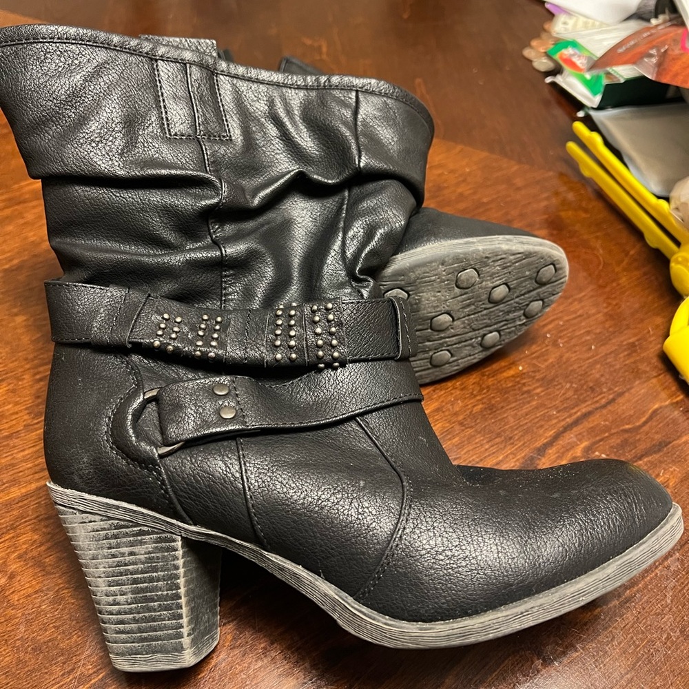 Women’s side zip boots